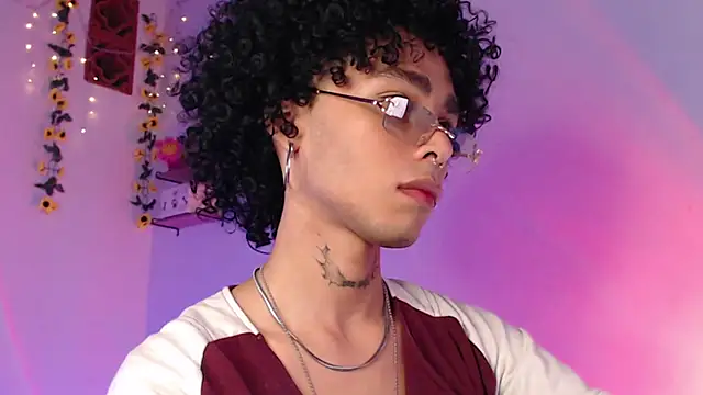 seven7xis online show from 8, 3, 2025