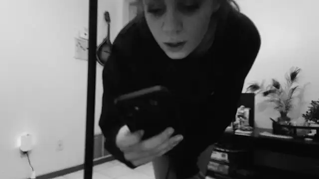 Snapshot of BedroomBarbie chatting on 4, 10, 2025 BedroomBarbie online show from 4, 10, 2025