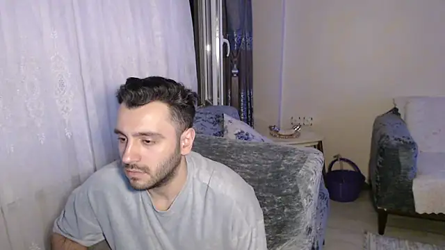 handsomeee04 online show from 17, 6, 2026
