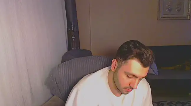 handsomeee04 online show from 28, 2, 2025