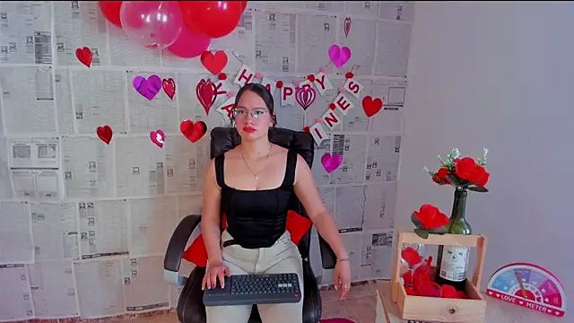 emmaTorres1 online show from 13, 2, 2025