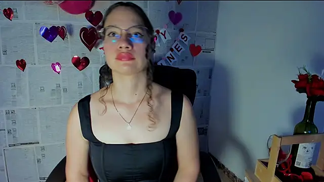 emmaTorres1 online show from 13, 2, 2025