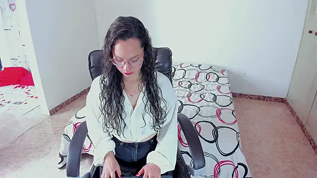 emmaTorres1 online show from 7, 2, 2025