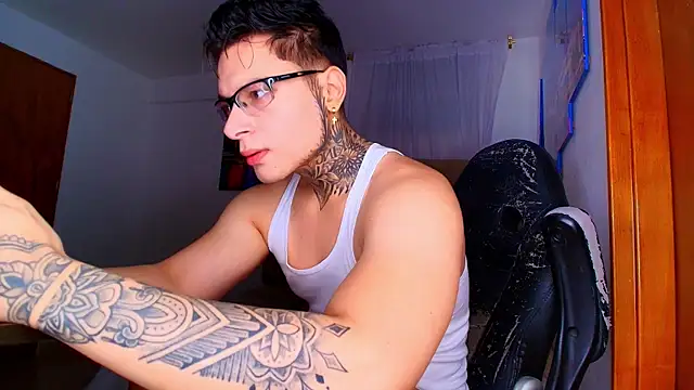 DennisWalkerr online show from 10, 10, 2025