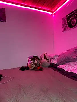 lauuraww online show from 9, 10, 2025