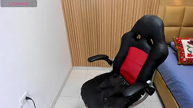 LOLAMAXI online show from 3, 12, 2025