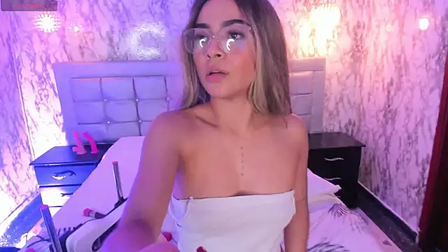 SOFIIA CRUZ  online show from 4, 1, 2025