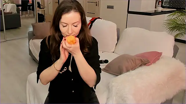  yessJulia  online show from 12, 3, 2026