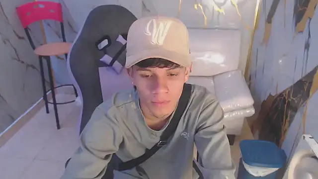 Snapshot of andy_dan18 chatting on 18, 10, 2025 andy dan18 online show from 18, 10, 2025