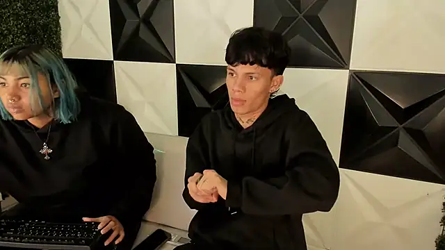 Snapshot of andy_dan18 chatting on 16, 11, 2025 andy dan18 online show from 16, 11, 2025