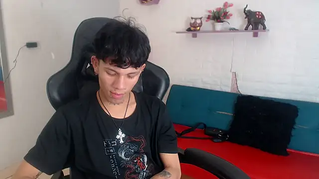 Snapshot of andy_dan18 chatting on 18, 11, 2025 andy dan18 online show from 18, 11, 2025