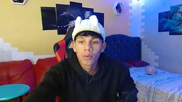 Snapshot of andy_dan18 chatting on 7, 10, 2025 andy dan18 online show from 7, 10, 2025