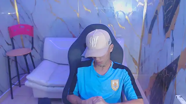 Snapshot of andy_dan18 chatting on 9, 10, 2025 andy dan18 online show from 9, 10, 2025