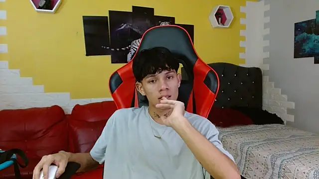 Snapshot of andy_dan18 chatting on 14, 10, 2025 andy dan18 online show from 14, 10, 2025