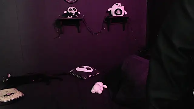 Snapshot of rousstattoo chatting on 3, 10, 2025 rousstattoo online show from 3, 10, 2025