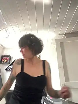 Snapshot of rousstattoo chatting on 1, 3, 2025 rousstattoo online show from 1, 3, 2025