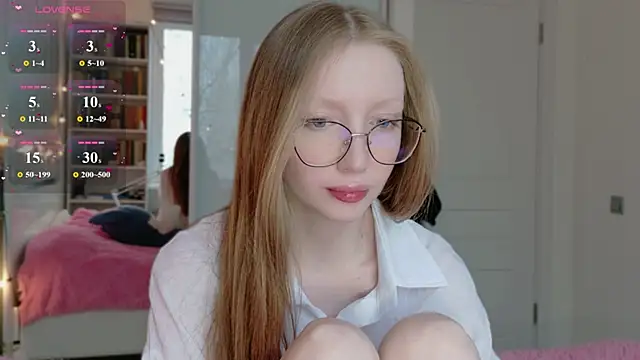 Snapshot of Awwwrora chatting on 23, 4, 2026 Awwwrora online show from 23, 4, 2026