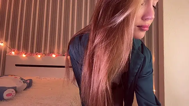 Awwwrora online show from 17, 11, 2025