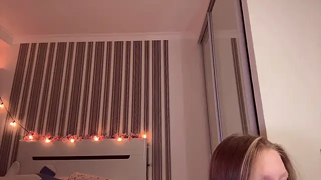 Awwwrora online show from 12, 11, 2025