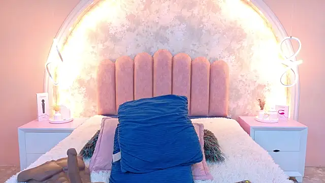 MiaLaurents online show from 11, 1, 2026