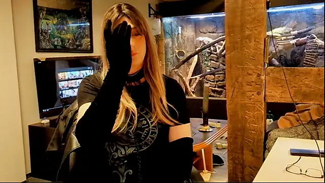 Snapshot of DYasmin69 chatting on 12, 10, 2025 DYasmin69 online show from 12, 10, 2025