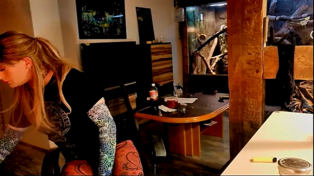 Snapshot of DYasmin69 chatting on 24, 10, 2025 DYasmin69 online show from 24, 10, 2025