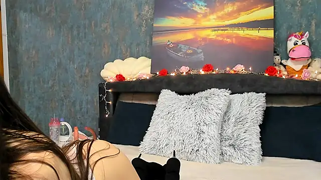 EmaLowe online show from 5, 3, 2025