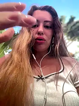 Snapshot of AndreaMood chatting on 18, 12, 2025 AndreaMood online show from 18, 12, 2025