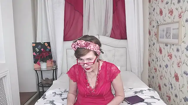Snapshot of SilviaHart chatting on 30, 9, 2025 SilviaHart online show from 30, 9, 2025