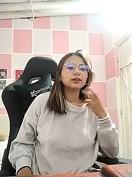 Paulina mosh online show from 4, 3, 2025