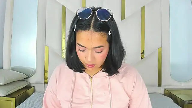 Snapshot of IsabellRodriguez18 chatting on 23, 11, 2025 IsabellRodriguez18 online show from 23, 11, 2025