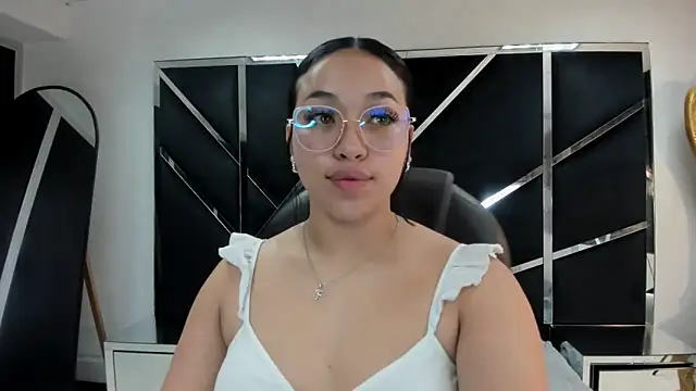 Snapshot of IsabellRodriguez18 chatting on 18, 11, 2025 IsabellRodriguez18 online show from 18, 11, 2025