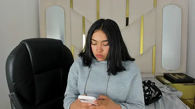 IsabellRodriguez18 online show from 1, 10, 2025