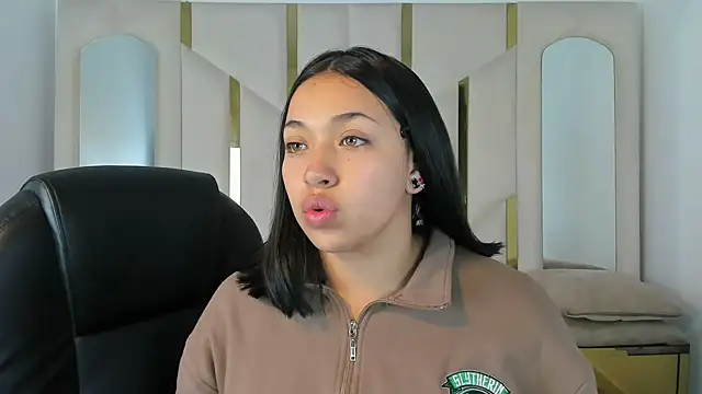 Snapshot of IsabellRodriguez18 chatting on 7, 10, 2025 IsabellRodriguez18 online show from 7, 10, 2025