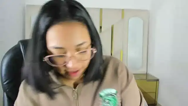 Snapshot of IsabellRodriguez18 chatting on 12, 11, 2025 IsabellRodriguez18 online show from 12, 11, 2025