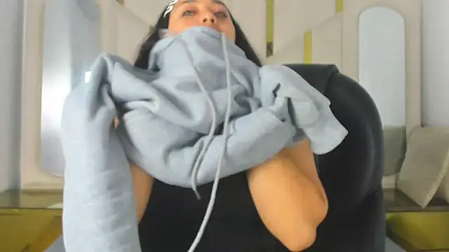 Snapshot of IsabellRodriguez18 chatting on 24, 11, 2025 IsabellRodriguez18 online show from 24, 11, 2025