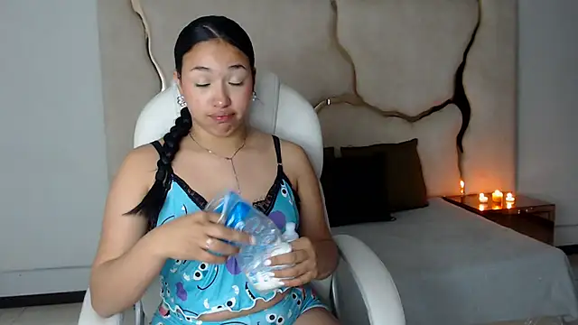IsabellRodriguez18 online show from 26, 2, 2025