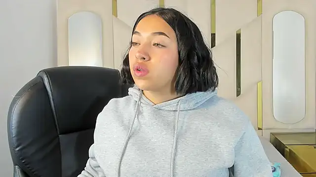 Snapshot of IsabellRodriguez18 chatting on 24, 10, 2025 IsabellRodriguez18 online show from 24, 10, 2025