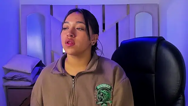 IsabellRodriguez18 online show from 7, 3, 2026