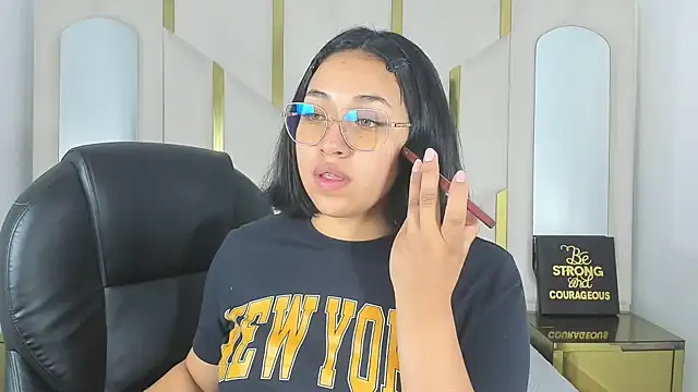 Snapshot of IsabellRodriguez18 chatting on 14, 11, 2025 IsabellRodriguez18 online show from 14, 11, 2025