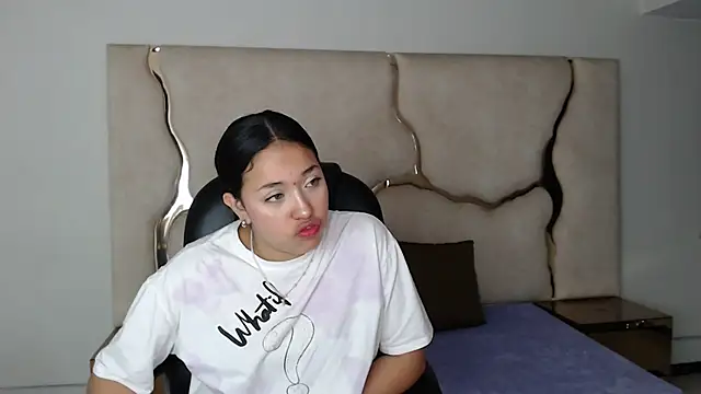 IsabellRodriguez18 online show from 28, 2, 2025