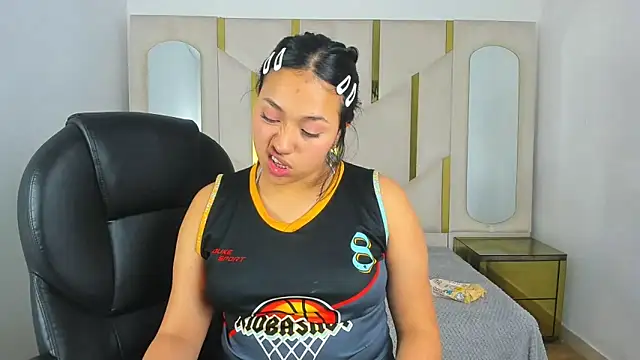 Snapshot of IsabellRodriguez18 chatting on 25, 11, 2025 IsabellRodriguez18 online show from 25, 11, 2025