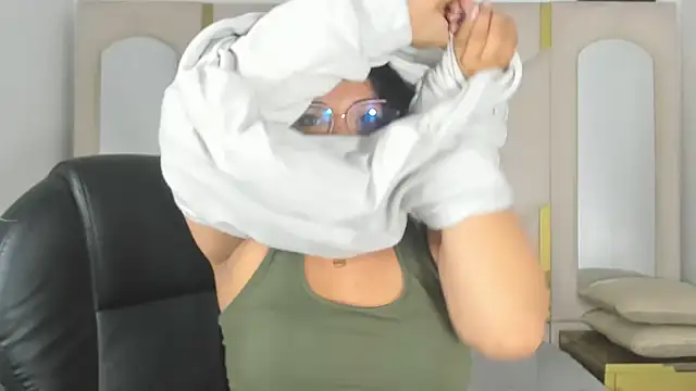 Snapshot of IsabellRodriguez18 chatting on 15, 11, 2025 IsabellRodriguez18 online show from 15, 11, 2025