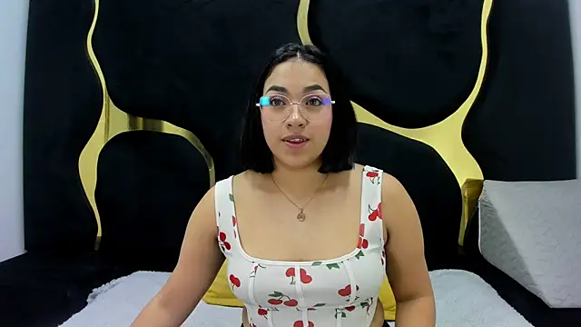 Snapshot of IsabellRodriguez18 chatting on 11, 11, 2025 IsabellRodriguez18 online show from 11, 11, 2025