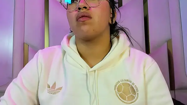 IsabellRodriguez18 online show from 7, 6, 2026