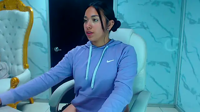 IsabellRodriguez18 online show from 18, 2, 2025