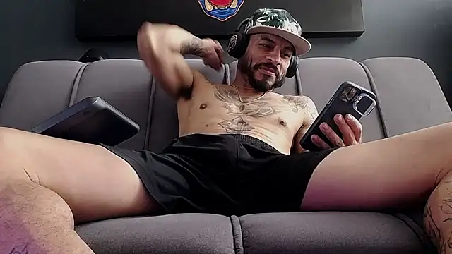 Snapshot of callme_douglas chatting on 9, 10, 2025 callme douglas online show from 9, 10, 2025