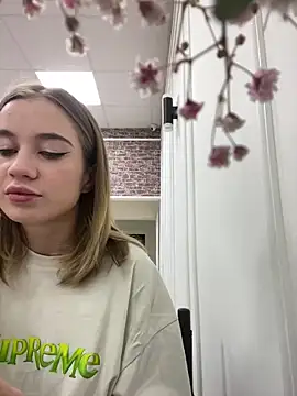 KiraMyers online show from 10, 3, 2025