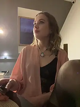 KiraMyers online show from 27, 2, 2025