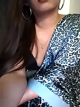 Aish29xh online show from 6, 2, 2025